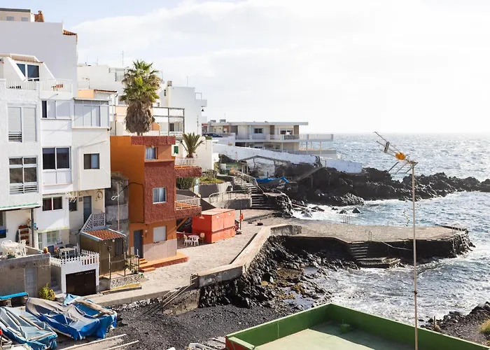 Home2Book Charming Sea Front House